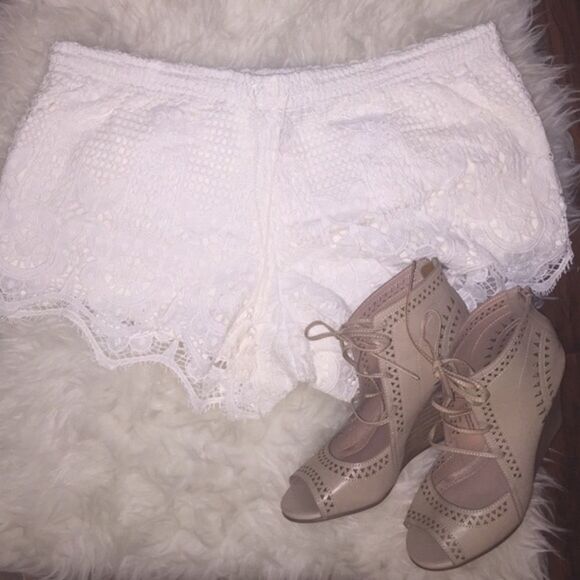 ✨
Women's Ivory Crocheted Tassel Shorts✨ - Picture 7 of 7